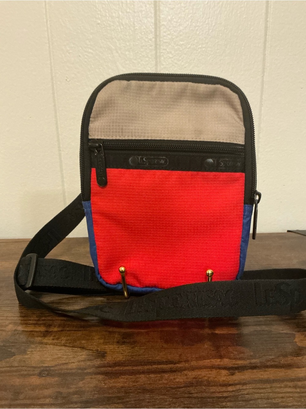 A Rare Vintage LeSportsac Nylon Multicolor Crossbody Handbag Bag